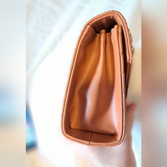 NWOT TRENDY STRUCTURED CROSSBODY - Picture 7 of 12